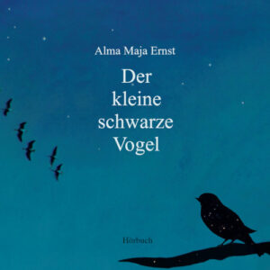 Auf dem Cover sitzt ein kleiner schwarzer Vogel rechts im Bild auf einem Ast und sieht einem Vogelschwarm nach. Der nächtliche Himmel ist dunkelblau und voller Sterne. In der Covermitte steht der Name der Autorin und der Titel des Hörbuchs: Alma Maja Ernst. Der kleine schwarze Vogel.